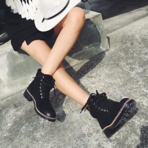 16055 black chained women suede boot