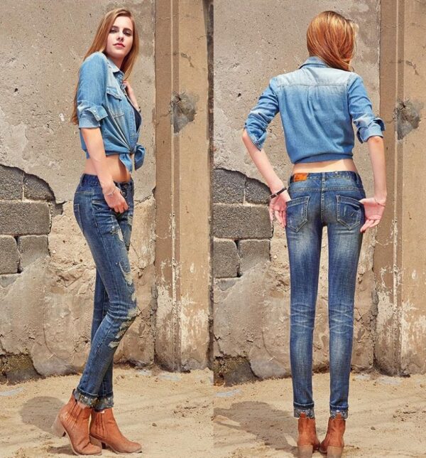 Skull Embroidered Distressed High-Waist Jeans 4 012