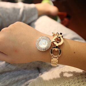 5132 gold women casuel outfits 2026