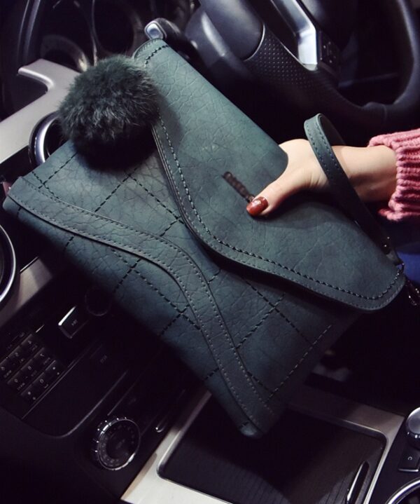Pom-Pom Detailed Envelope Clutch Bag 7 723