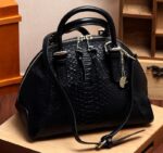Crocodile-Patterned Zipper Shoulder Bag
