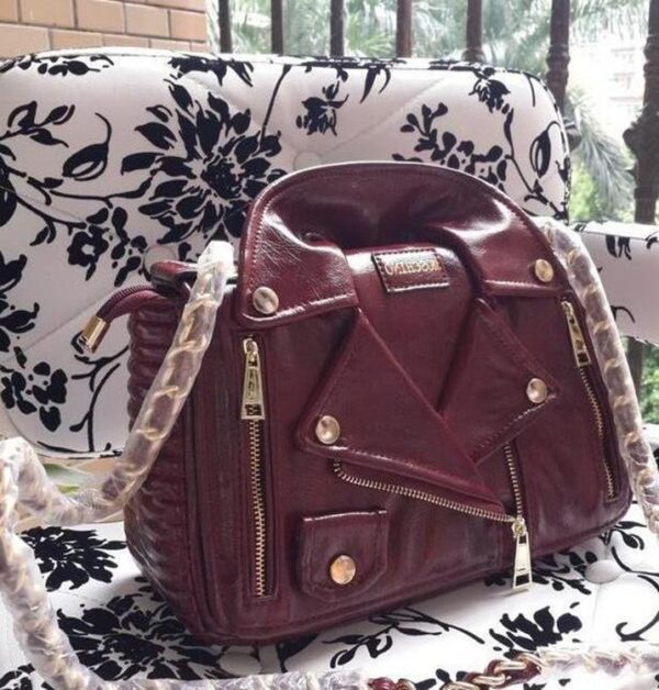brown sleeve bag chained collar detail