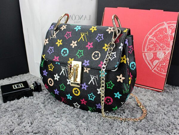 chained shoulder bag black
