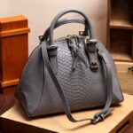 Crocodile-Patterned Zipper Shoulder Bag