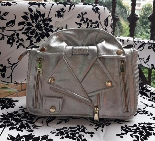 silver sleeve bag chained collar detail